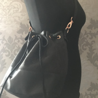 Bucket-Bag Schwarz/Rosé